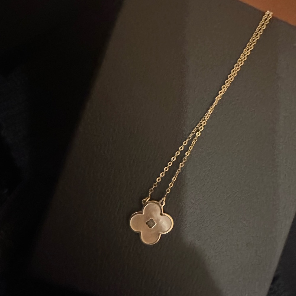 18 inch italian 14kt gold necklace with mother of pearl clover